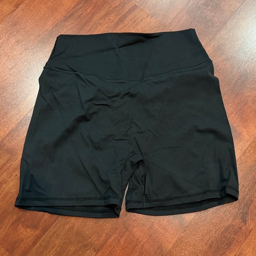 size medium Sunzel black workout spandex